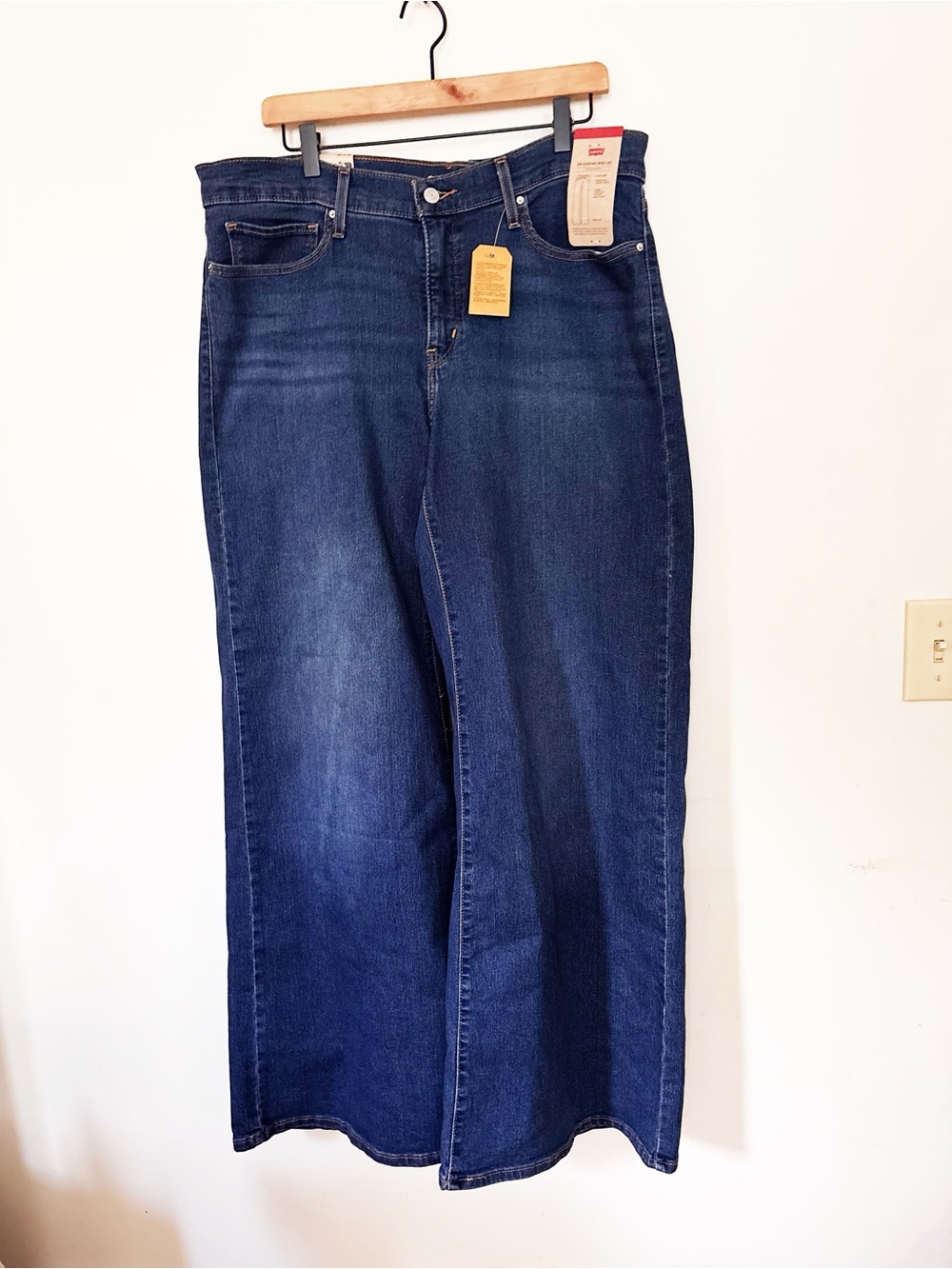 Levi’s 318 shaping wide leg jeans 34x32 NWT